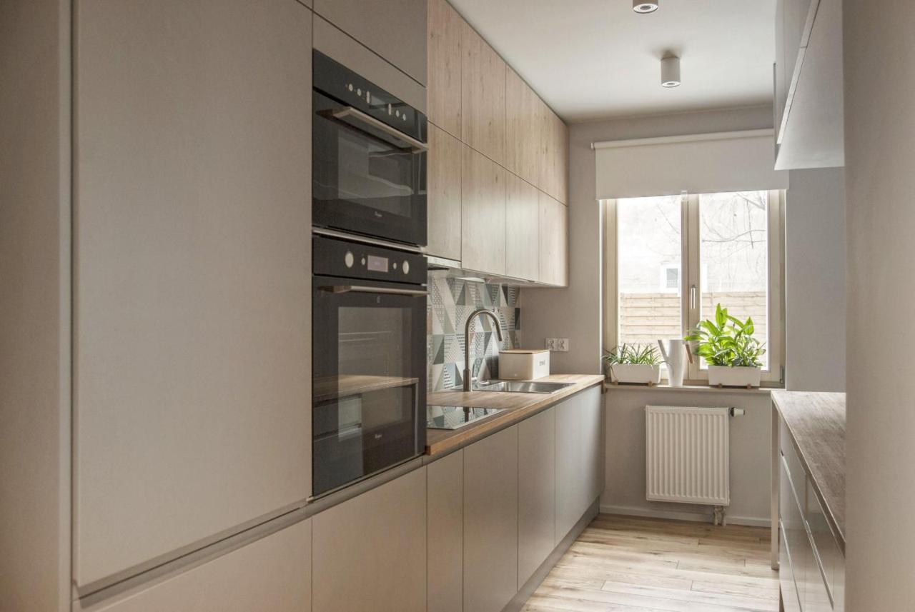 Charming Apartment With Garden, Only 1 Km To Wawel Castle By Noclegi Renters クラクフ エクステリア 写真