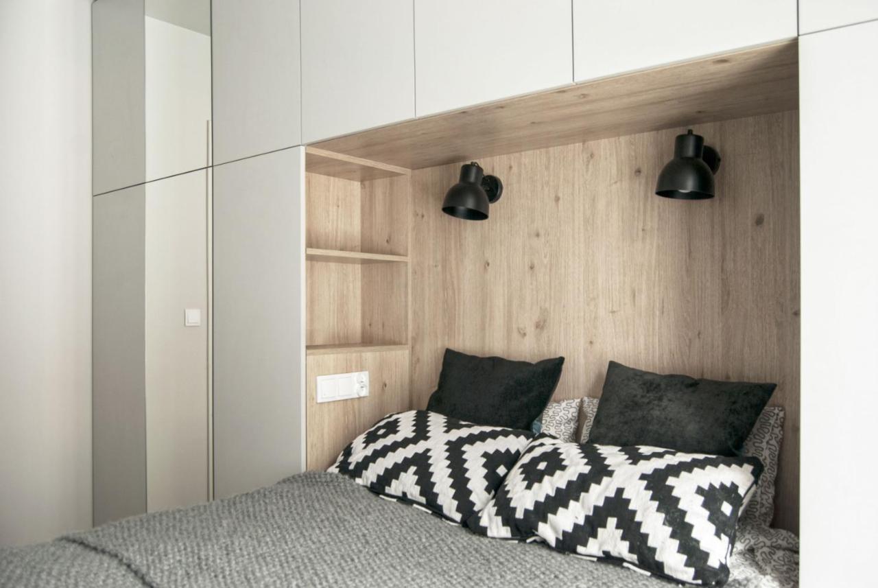 Charming Apartment With Garden, Only 1 Km To Wawel Castle By Noclegi Renters クラクフ エクステリア 写真